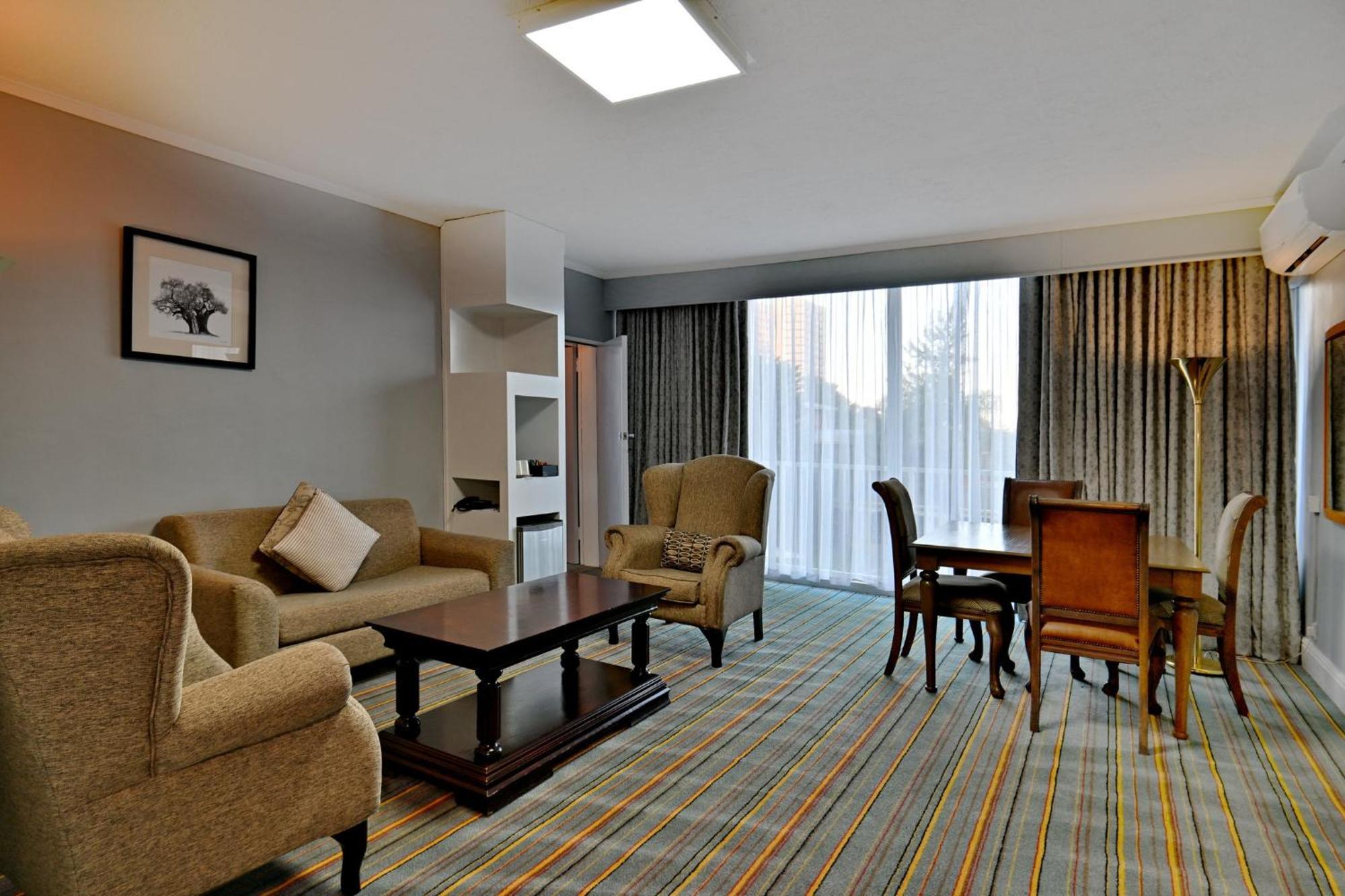 Holiday Inn - Bulawayo By Ihg Exteriör bild