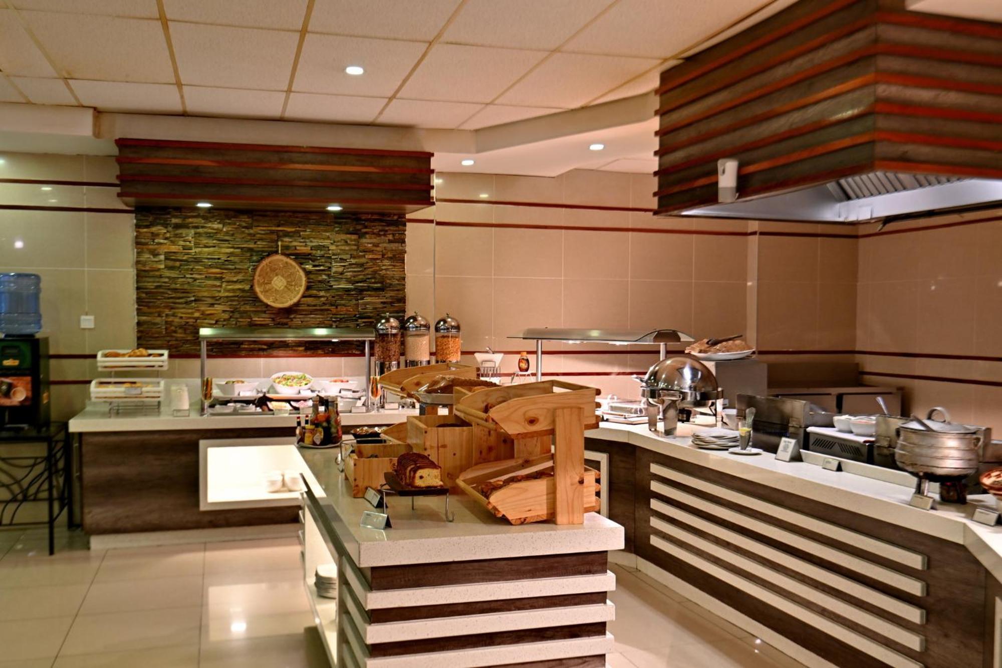 Holiday Inn - Bulawayo By Ihg Exteriör bild